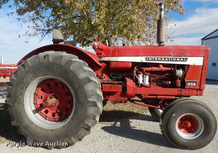 image for item LG9792 1968 International Harvester 856  tractor