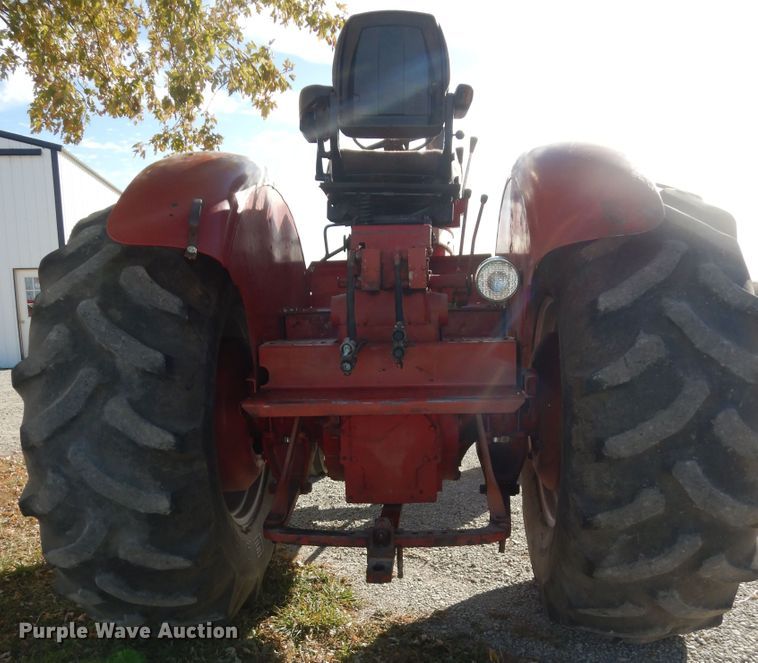 image for item LG9792 1968 International Harvester 856  tractor