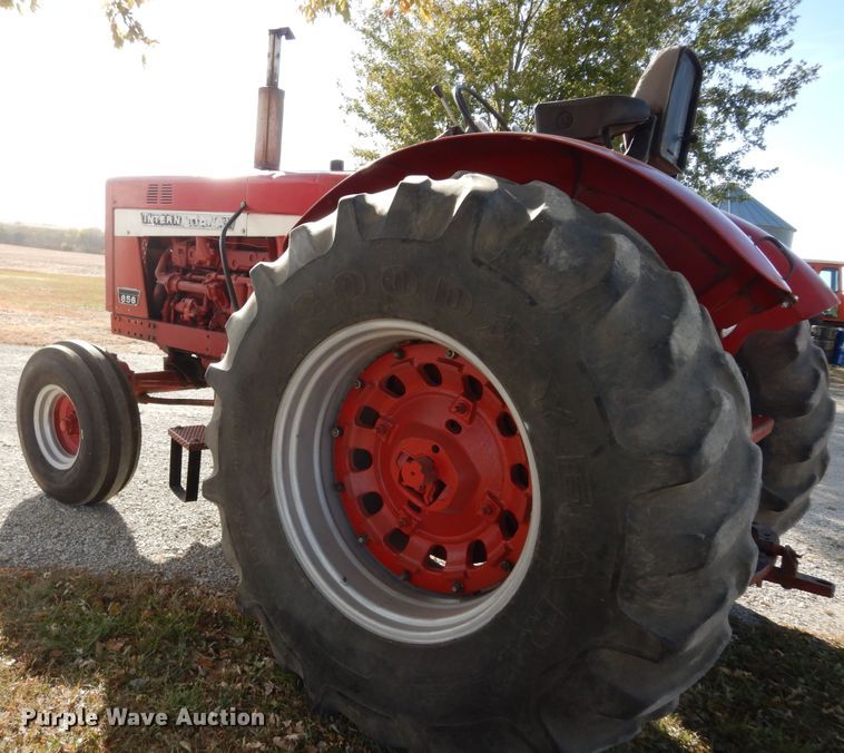 image for item LG9792 1968 International Harvester 856  tractor