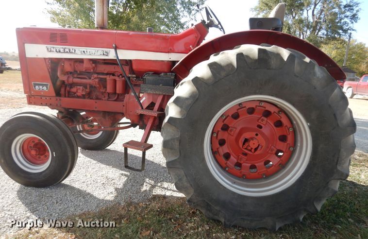 image for item LG9792 1968 International Harvester 856  tractor