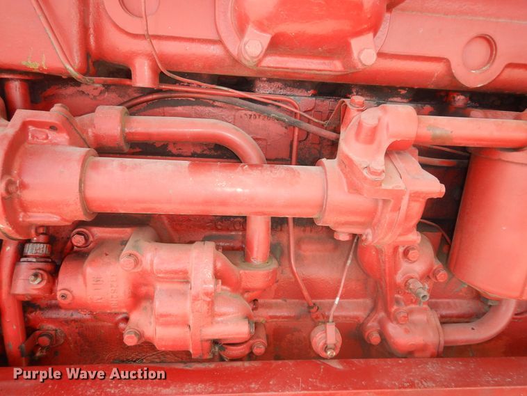 image for item LG9792 1968 International Harvester 856  tractor