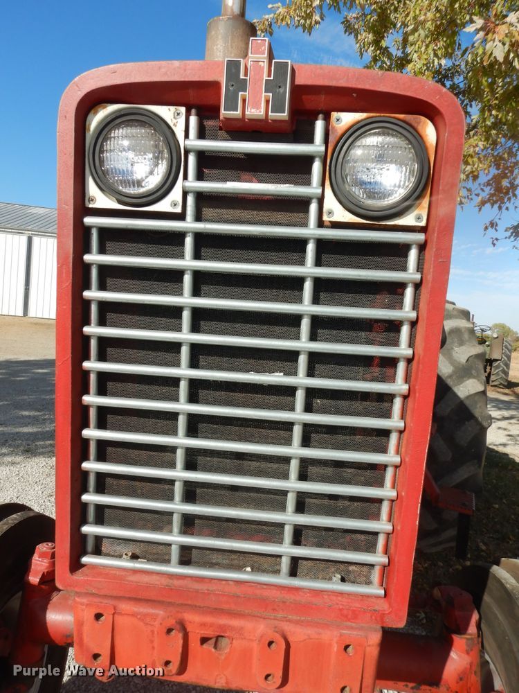 image for item LG9792 1968 International Harvester 856  tractor