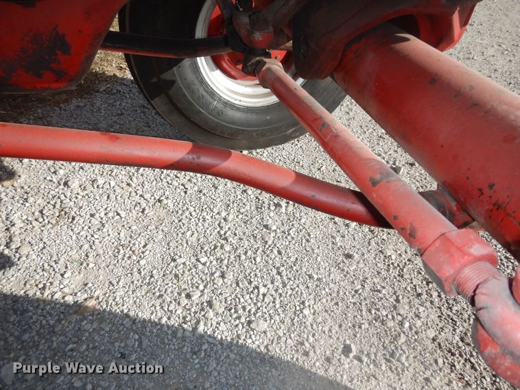 image for item LG9792 1968 International Harvester 856  tractor