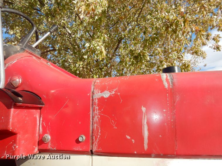 image for item LG9792 1968 International Harvester 856  tractor