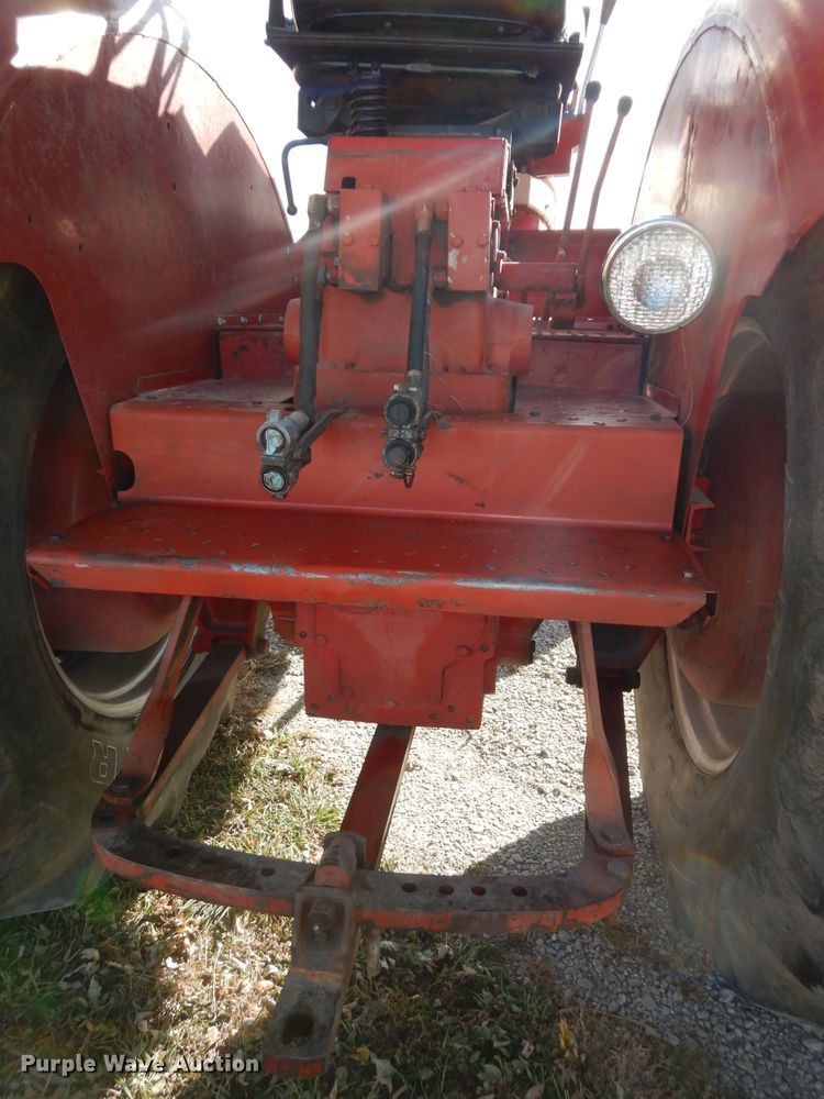 image for item LG9792 1968 International Harvester 856  tractor