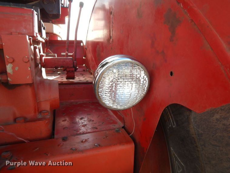 image for item LG9792 1968 International Harvester 856  tractor