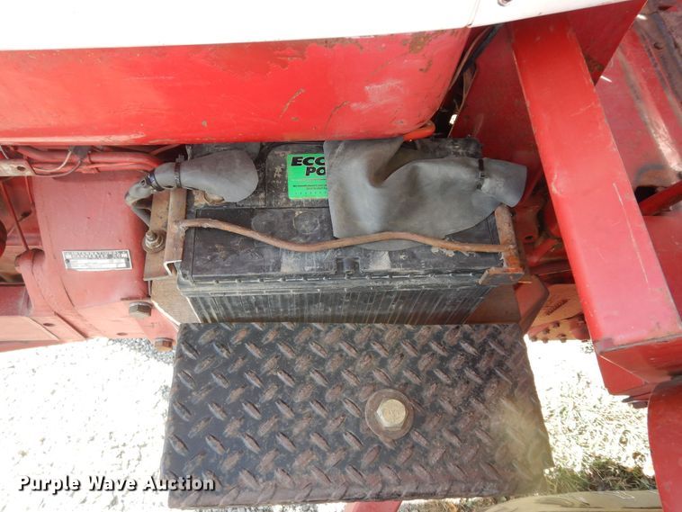 image for item LG9792 1968 International Harvester 856  tractor