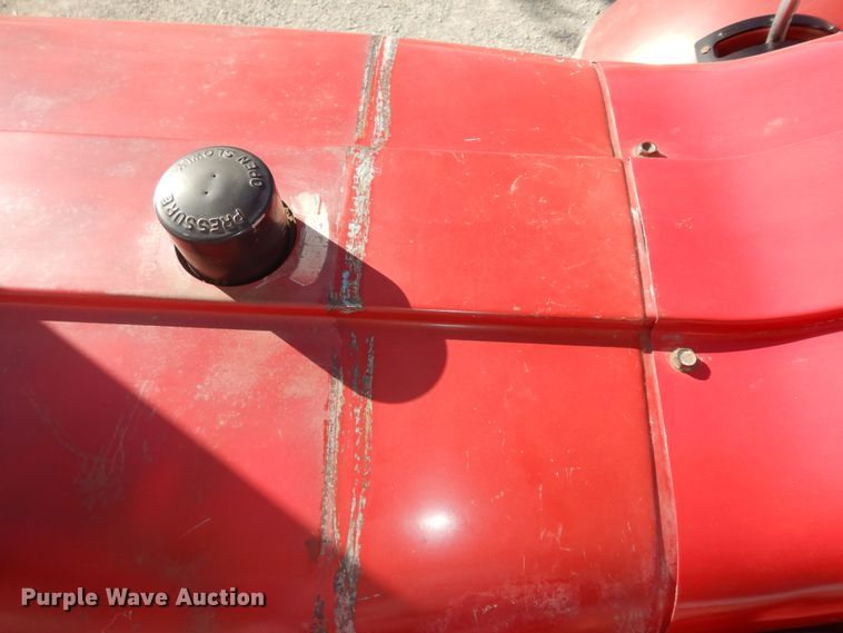 image for item LG9792 1968 International Harvester 856  tractor