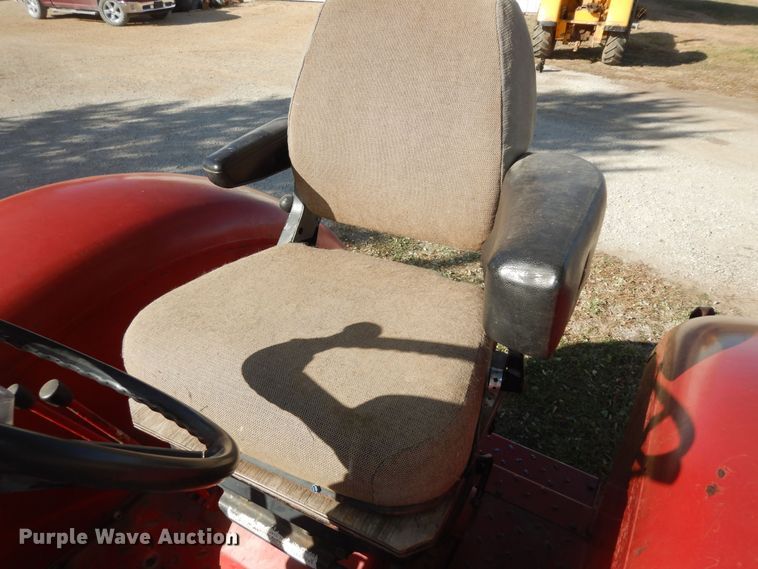 image for item LG9792 1968 International Harvester 856  tractor