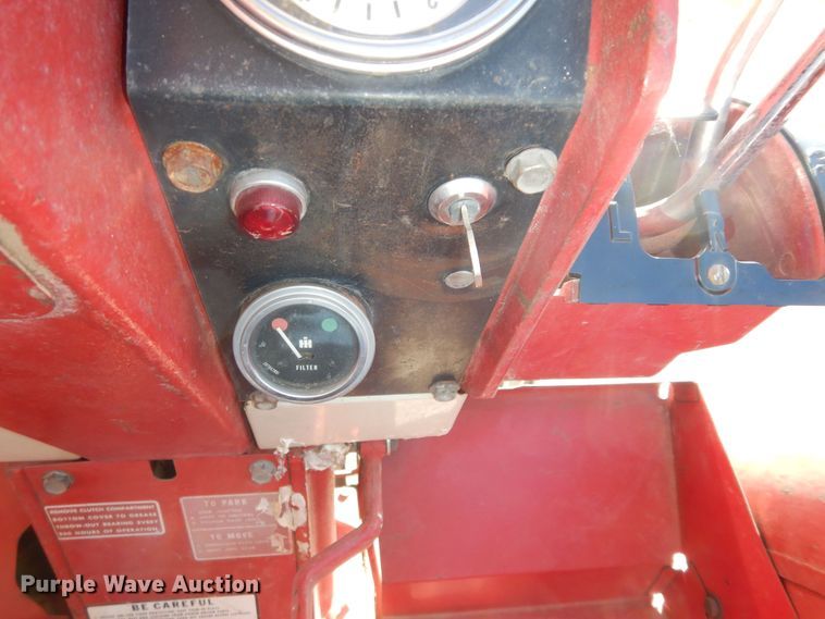 image for item LG9792 1968 International Harvester 856  tractor