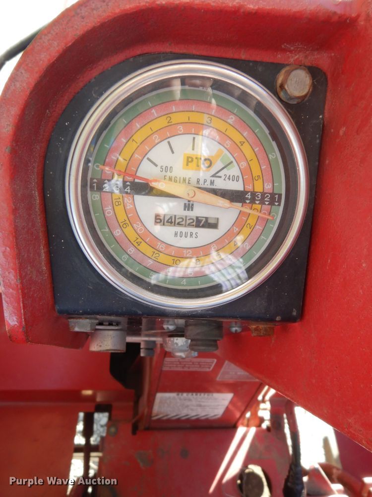 image for item LG9792 1968 International Harvester 856  tractor