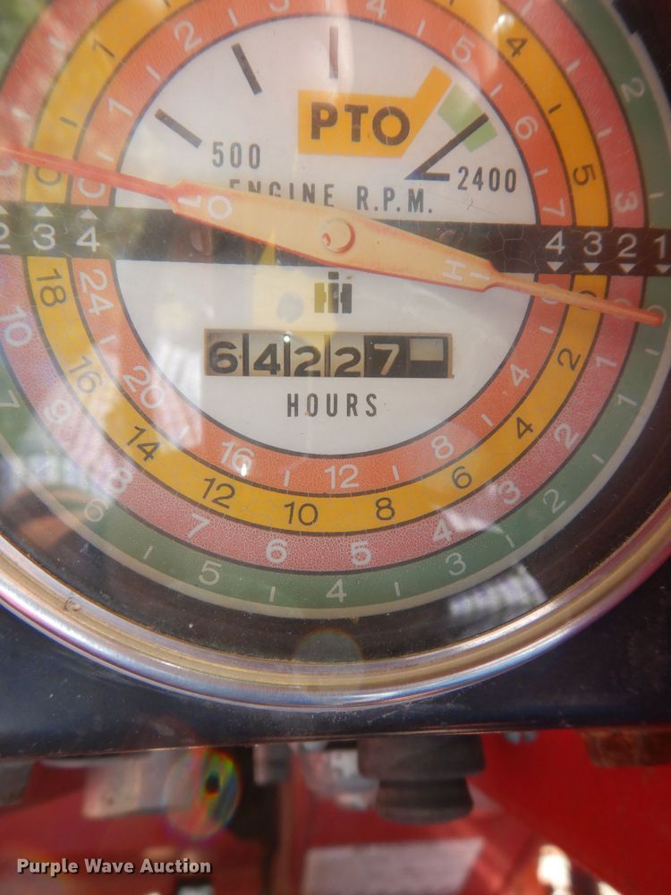 image for item LG9792 1968 International Harvester 856  tractor