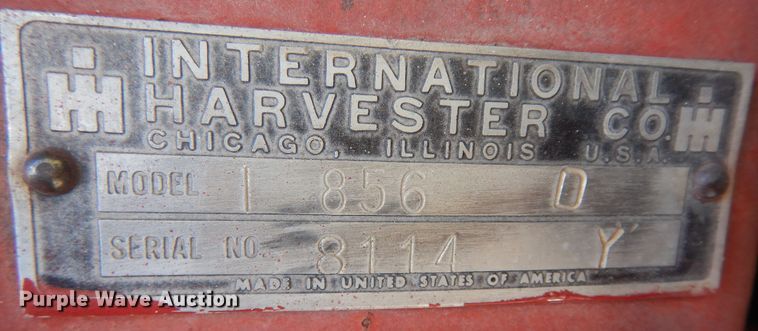 image for item LG9792 1968 International Harvester 856  tractor