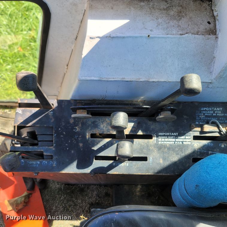 image for item LM9749 1978 Case 1270  tractor