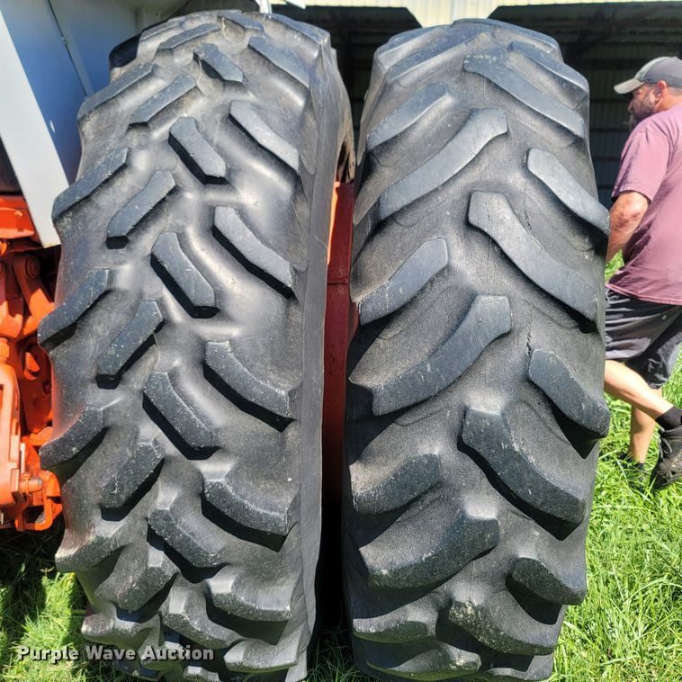 image for item LM9749 1978 Case 1270  tractor