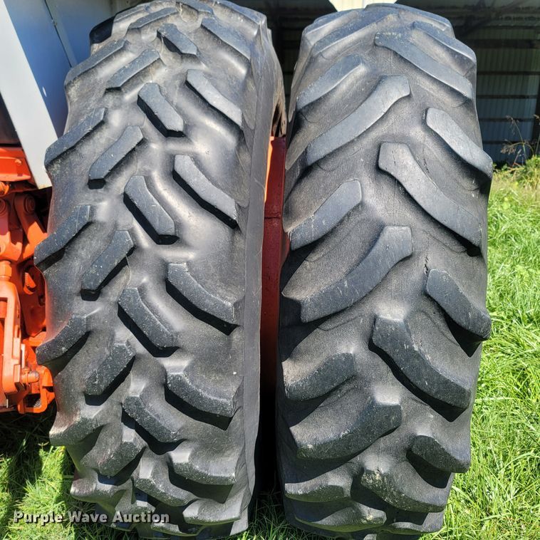 image for item LM9749 1978 Case 1270  tractor