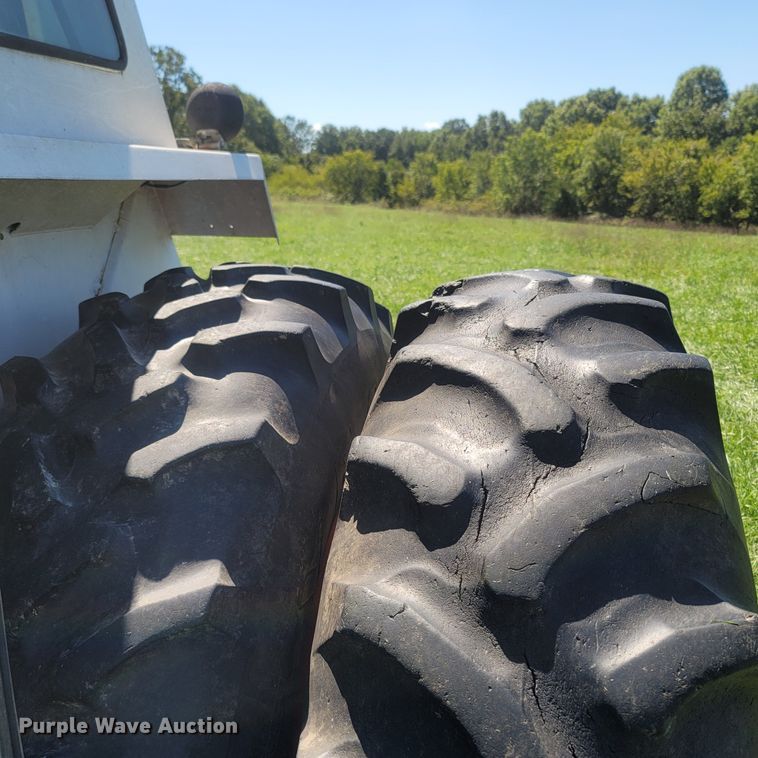 image for item LM9749 1978 Case 1270  tractor