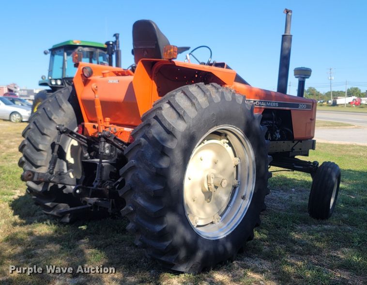 image for item LN9595 1974 Allis Chalmers 200  tractor