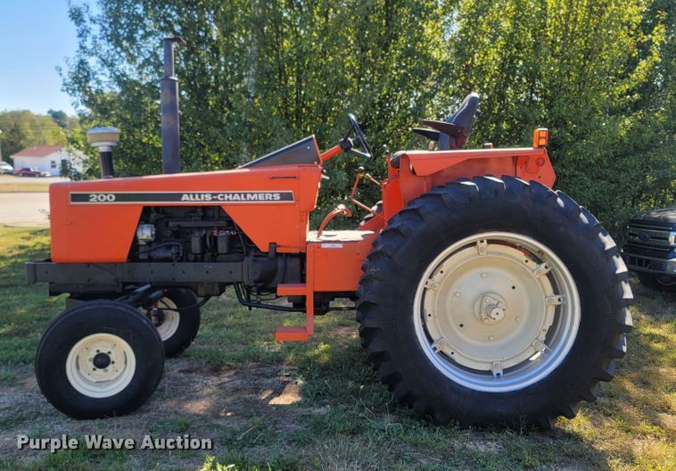 image for item LN9595 1974 Allis Chalmers 200  tractor