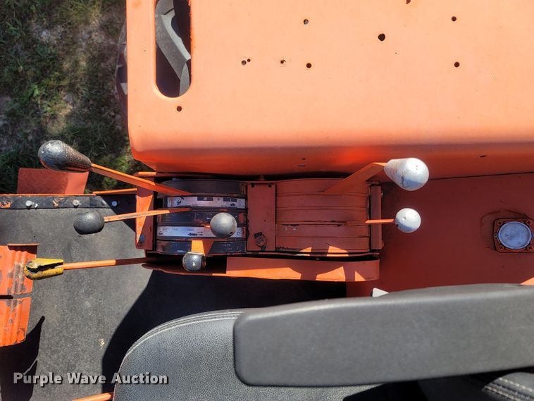 image for item LN9595 1974 Allis Chalmers 200  tractor