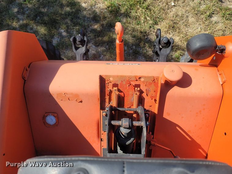 image for item LN9595 1974 Allis Chalmers 200  tractor