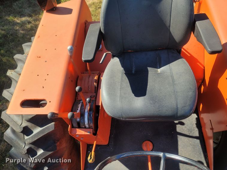 image for item LN9595 1974 Allis Chalmers 200  tractor