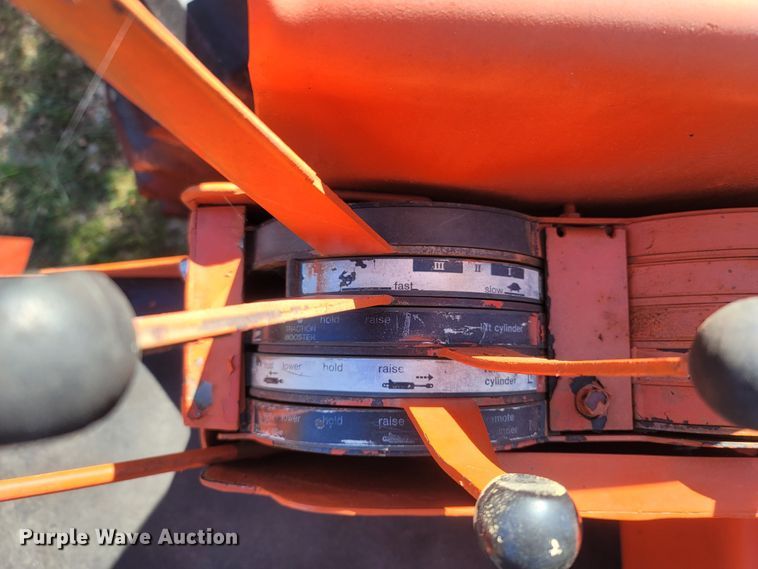 image for item LN9595 1974 Allis Chalmers 200  tractor