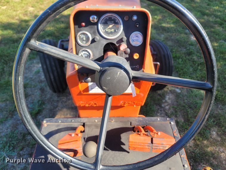 image for item LN9595 1974 Allis Chalmers 200  tractor