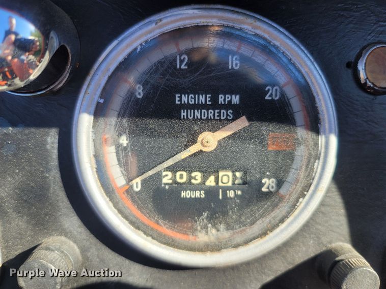 image for item LN9595 1974 Allis Chalmers 200  tractor