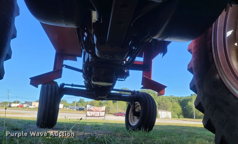 image for item LN9595 1974 Allis Chalmers 200  tractor