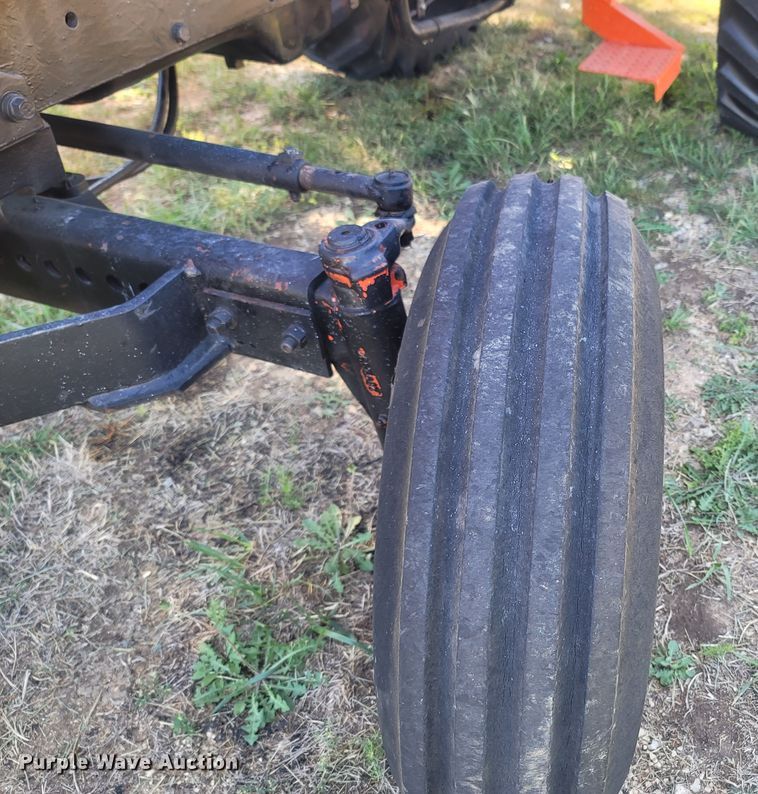 image for item LN9595 1974 Allis Chalmers 200  tractor