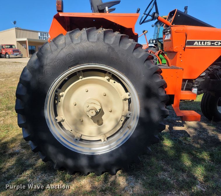 image for item LN9595 1974 Allis Chalmers 200  tractor