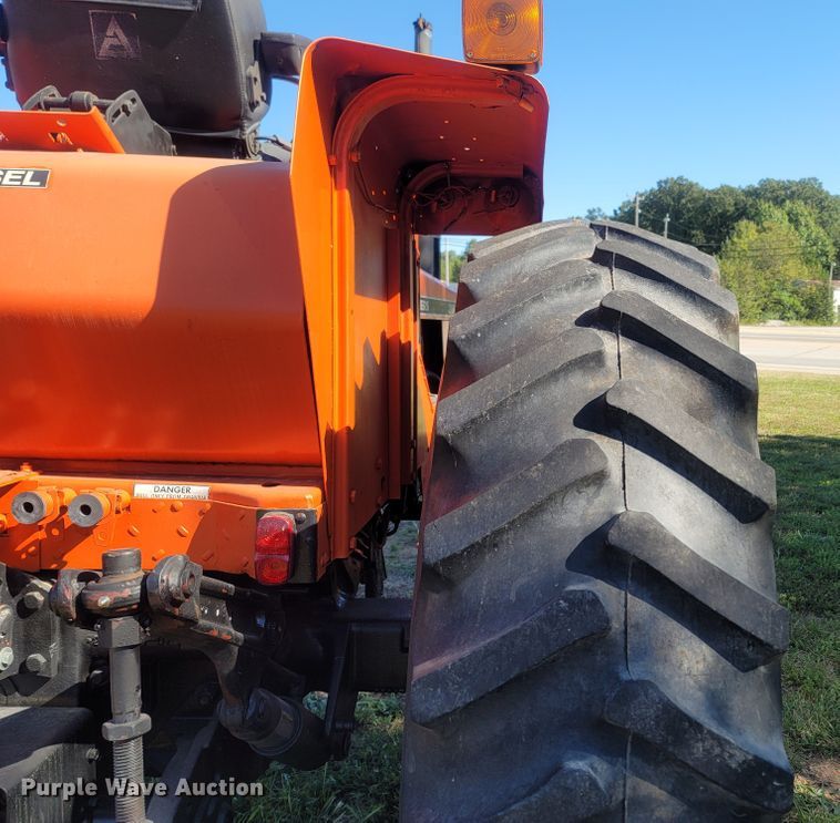 image for item LN9595 1974 Allis Chalmers 200  tractor
