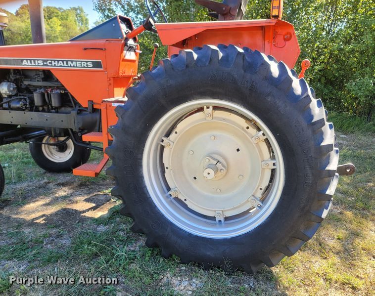 image for item LN9595 1974 Allis Chalmers 200  tractor