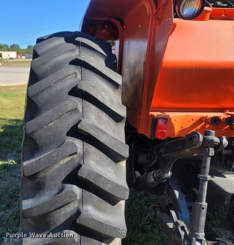 image for item LN9595 1974 Allis Chalmers 200  tractor