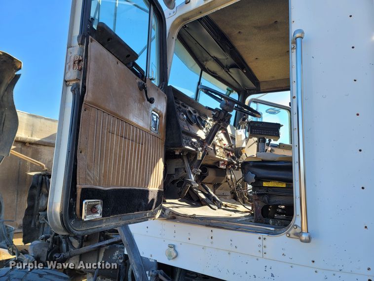 image for item LN9694 1993 Kenworth T800  applicator truck