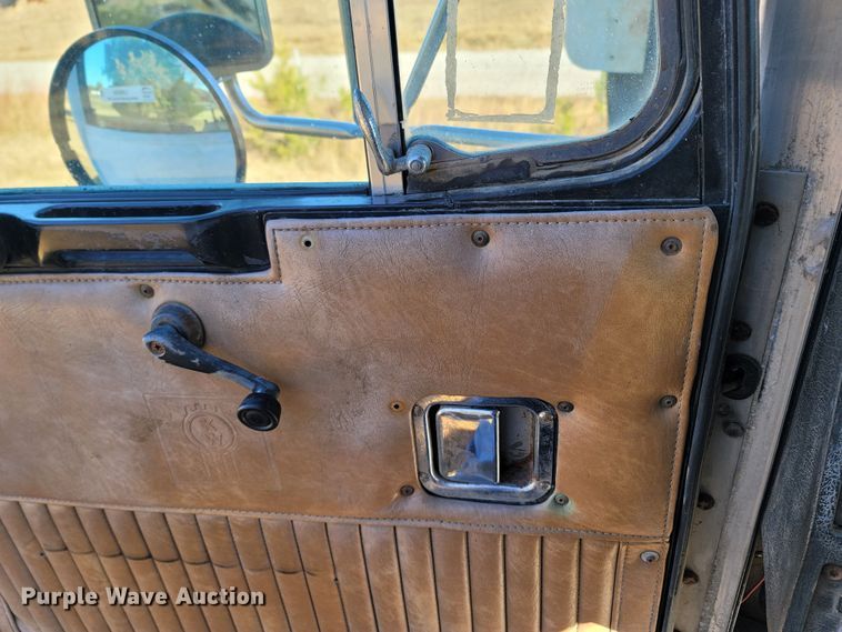 image for item LN9694 1993 Kenworth T800  applicator truck