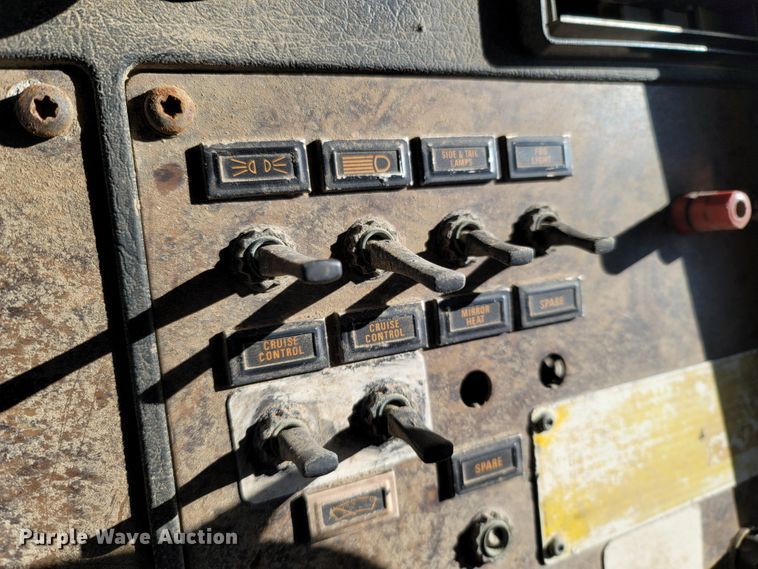 image for item LN9694 1993 Kenworth T800  applicator truck