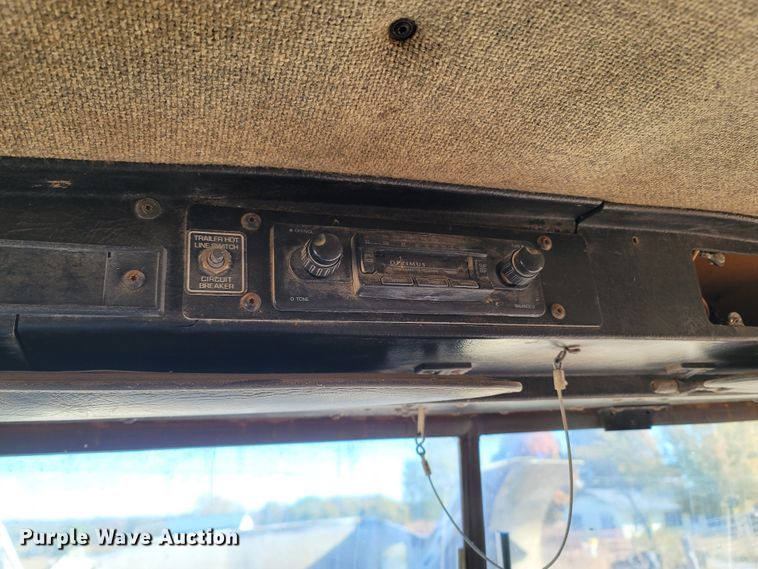 image for item LN9694 1993 Kenworth T800  applicator truck