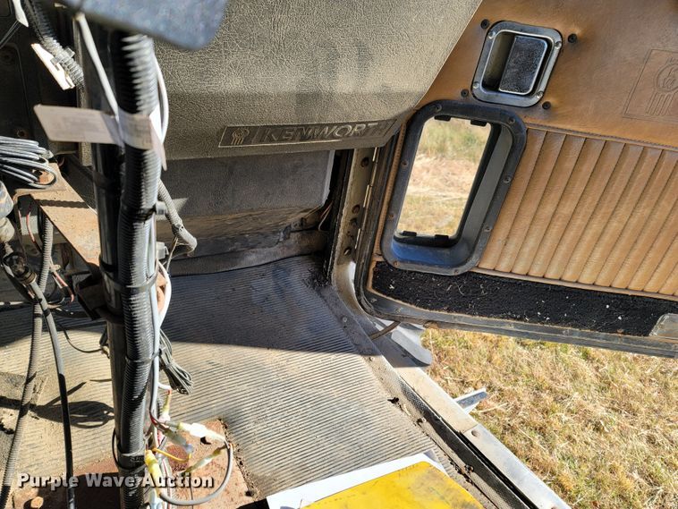 image for item LN9694 1993 Kenworth T800  applicator truck