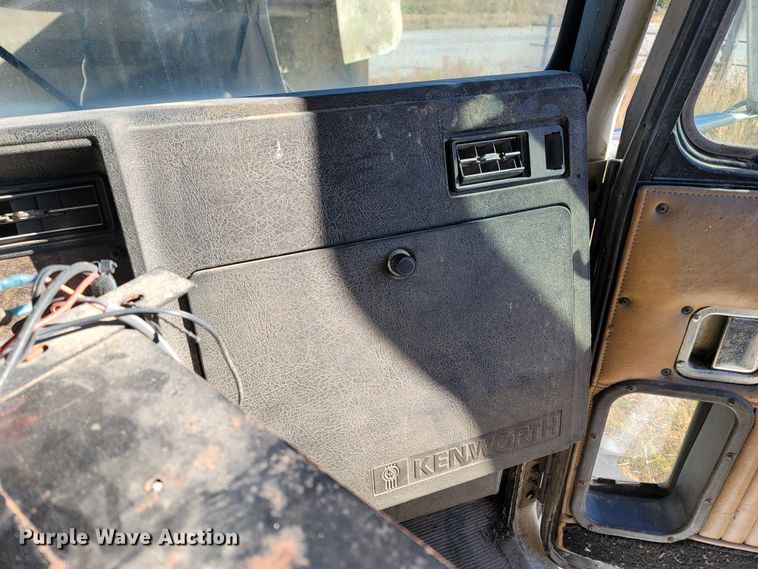 image for item LN9694 1993 Kenworth T800  applicator truck