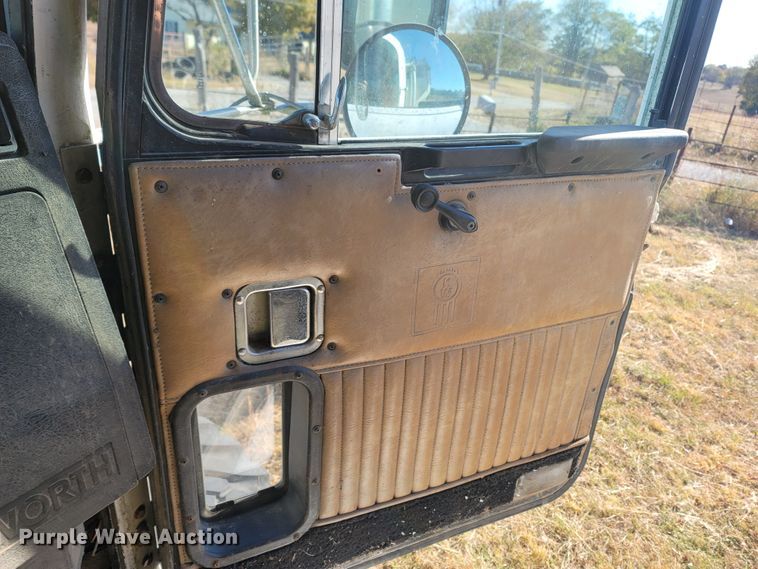 image for item LN9694 1993 Kenworth T800  applicator truck