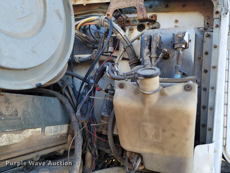 image for item LN9694 1993 Kenworth T800  applicator truck