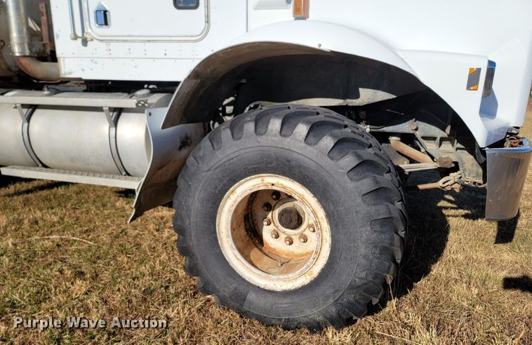 image for item LN9694 1993 Kenworth T800  applicator truck