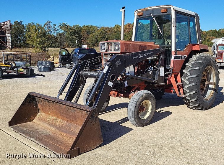 image for item LR9034 International 986  tractor