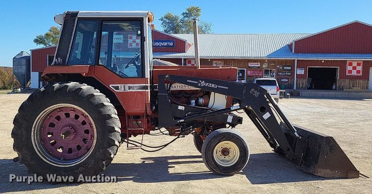 image for item LR9034 International 986  tractor