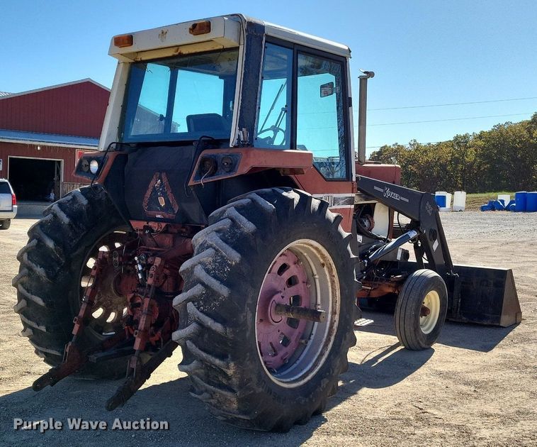 image for item LR9034 International 986  tractor