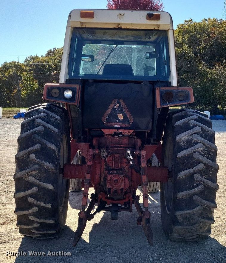 image for item LR9034 International 986  tractor