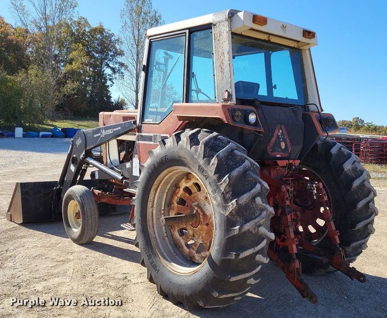 image for item LR9034 International 986  tractor