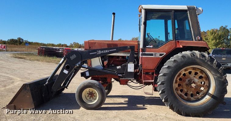 image for item LR9034 International 986  tractor